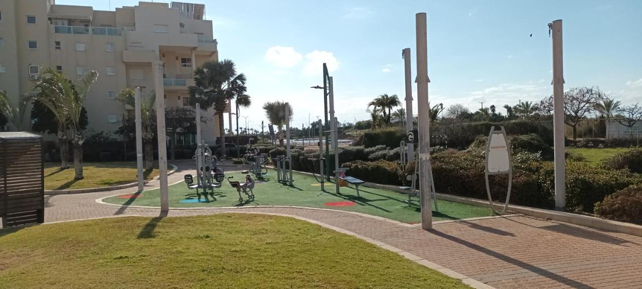 Beach Suite Israel- Private Jacuzzi Garden Suite & Gym, 3 Min Walk To Beach ביץ סוייט ישראל- ג'קוזי פרטי בגינה 3 דקות הליכה לים וחדר כושר Așkelon Exterior foto