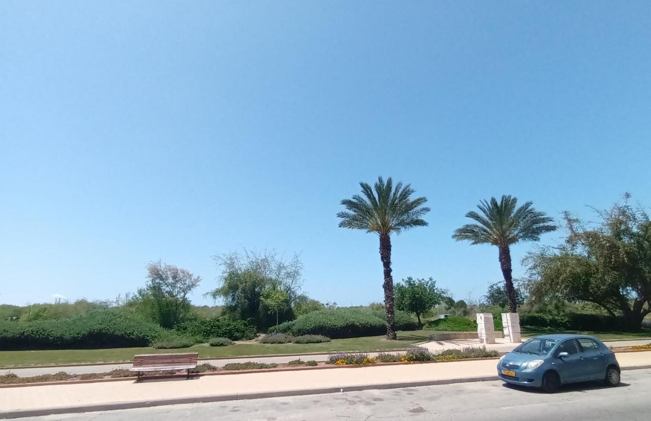 Beach Suite Israel- Private Jacuzzi Garden Suite & Gym, 3 Min Walk To Beach ביץ סוייט ישראל- ג'קוזי פרטי בגינה 3 דקות הליכה לים וחדר כושר Așkelon Exterior foto